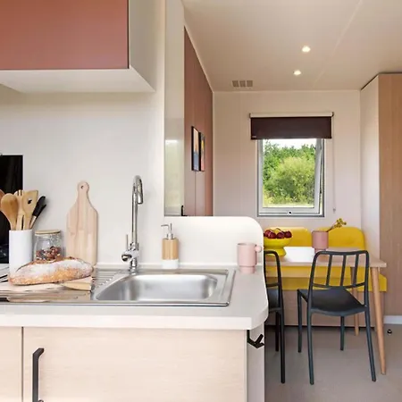 Campingplatz Mobil-home Avec Tv Et Terrasse - 4 Pers. - Api-1-52-2850