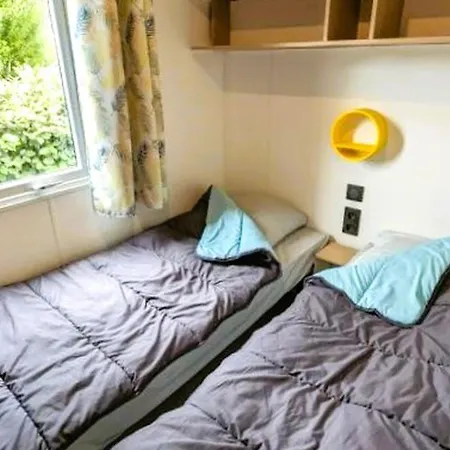 Mobil-home Avec Tv Et Terrasse - 4 Pers. - Api-1-52-2850 * Saint-Hilaire-de-Riez