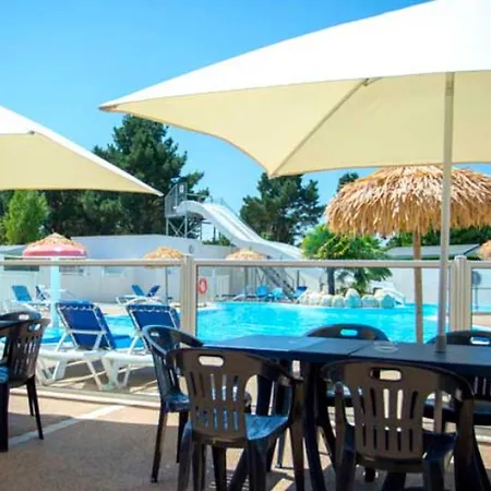 Mobil-home Avec Tv Et Terrasse - 4 Pers. - Api-1-52-2850 * Saint-Hilaire-de-Riez